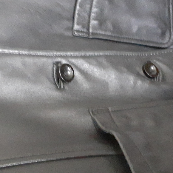 Jones New York sz medium leather jacket with pockets pit 20 inches - Picture 4 of 5